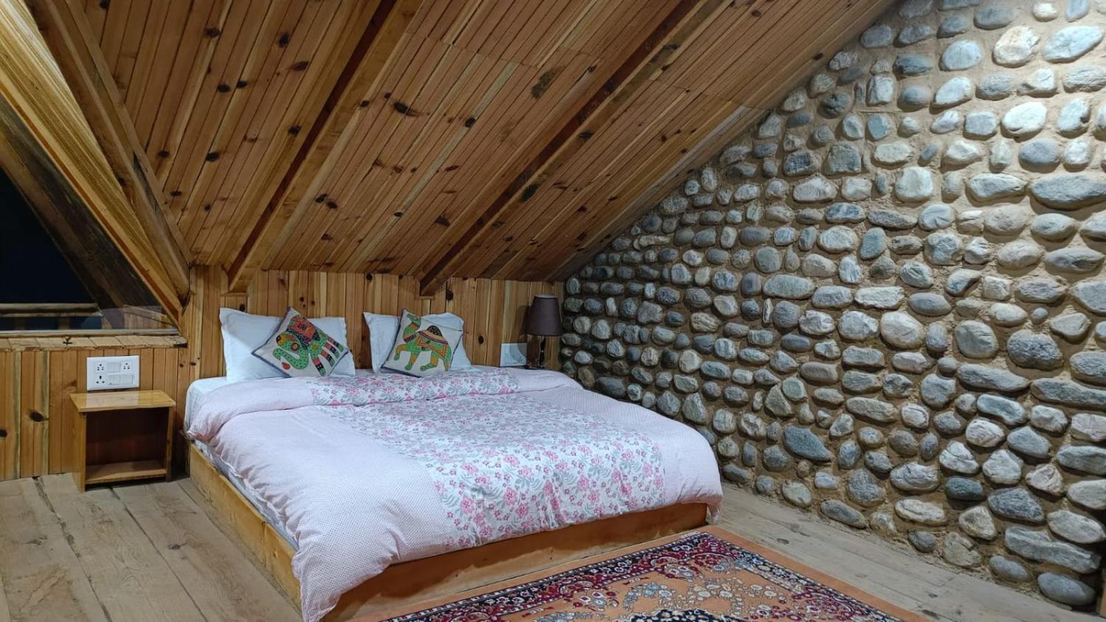 Ishan Log Huts-A Boutique Home Stay Banjār Dış mekan fotoğraf