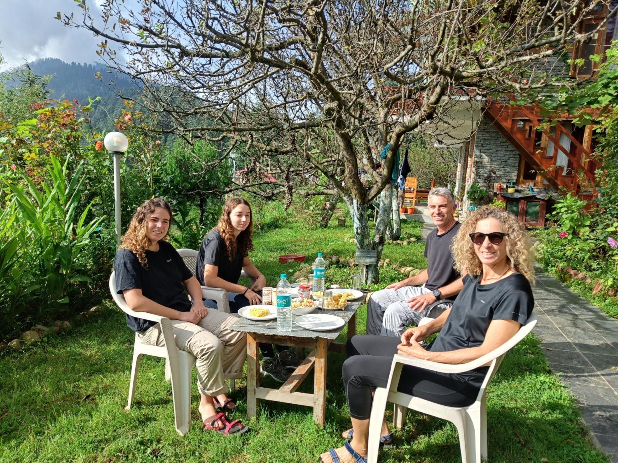 Ishan Log Huts-A Boutique Home Stay Banjār Dış mekan fotoğraf