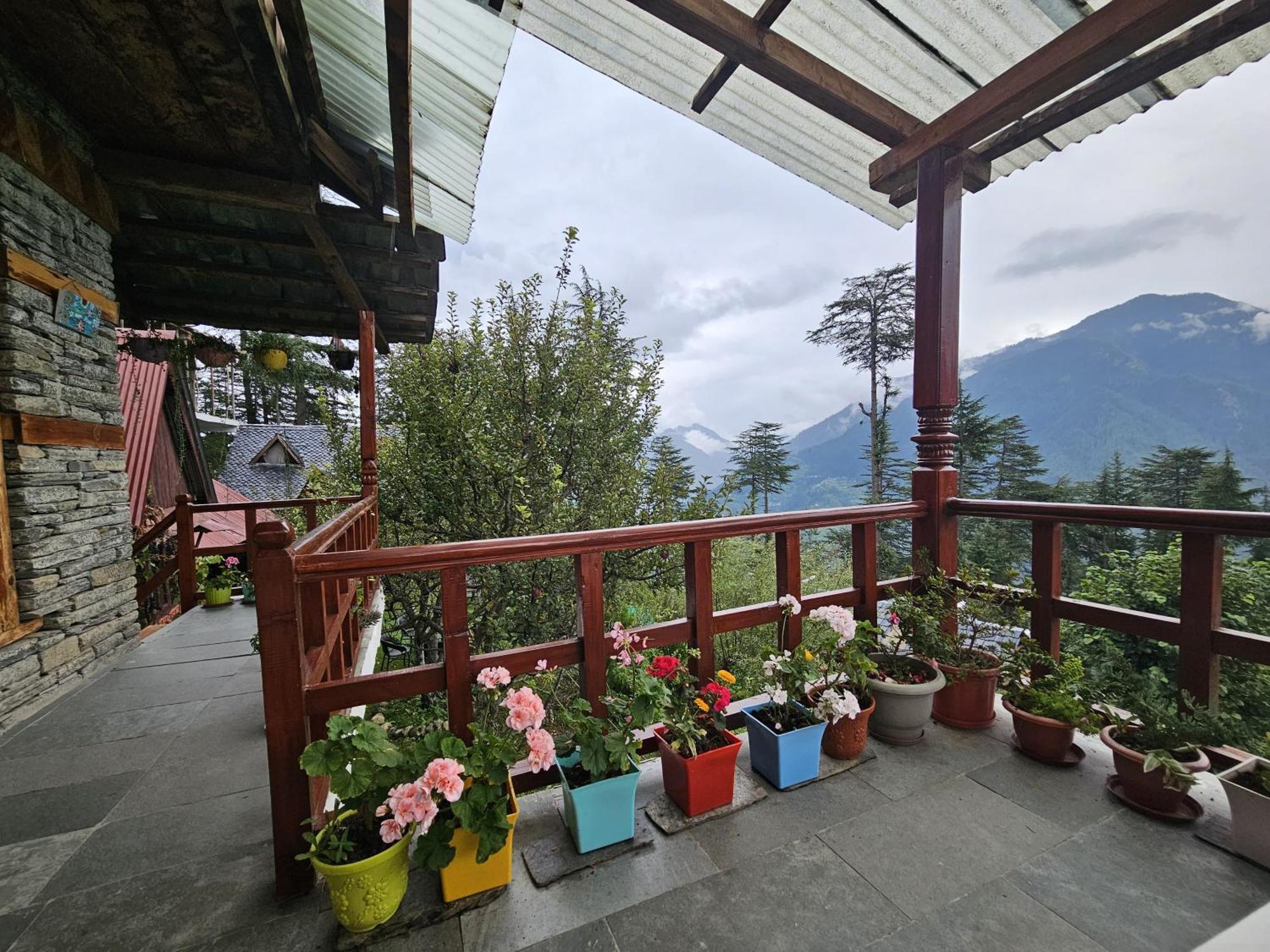 Ishan Log Huts-A Boutique Home Stay Banjār Dış mekan fotoğraf